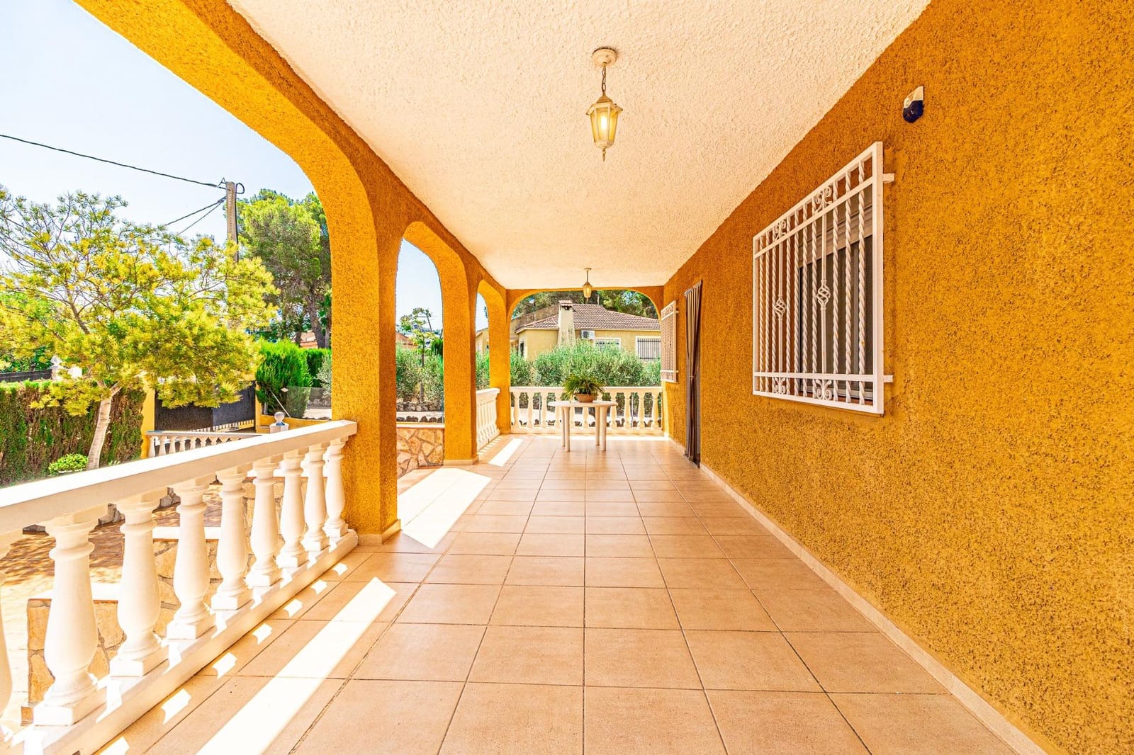 4 soveværelse Villa til salg i Alberic med swimmingpool - € 270.000 (Ref: 9360159)