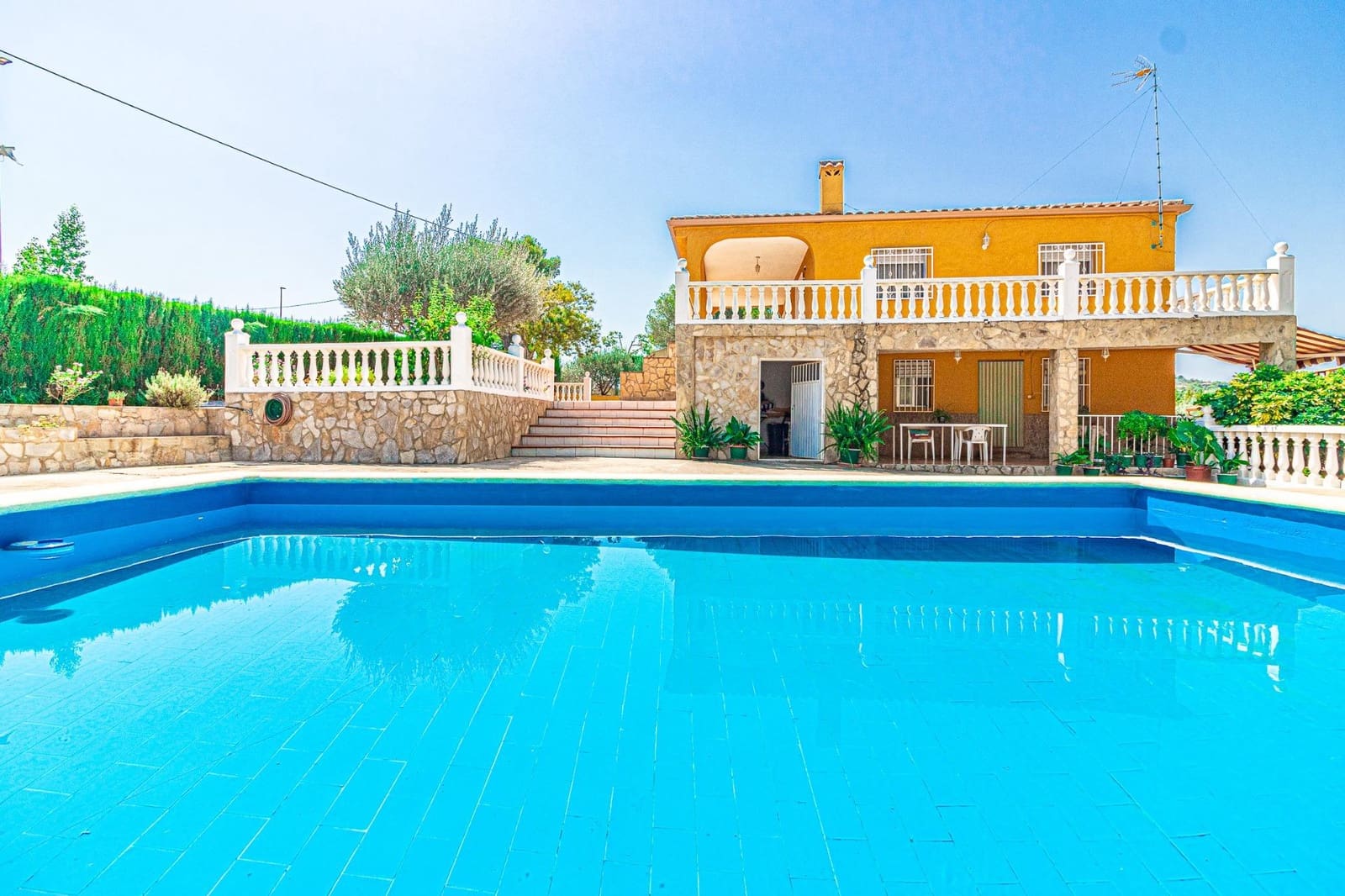 4 soveværelse Villa til salg i Alberic med swimmingpool - € 270.000 (Ref: 9360159)