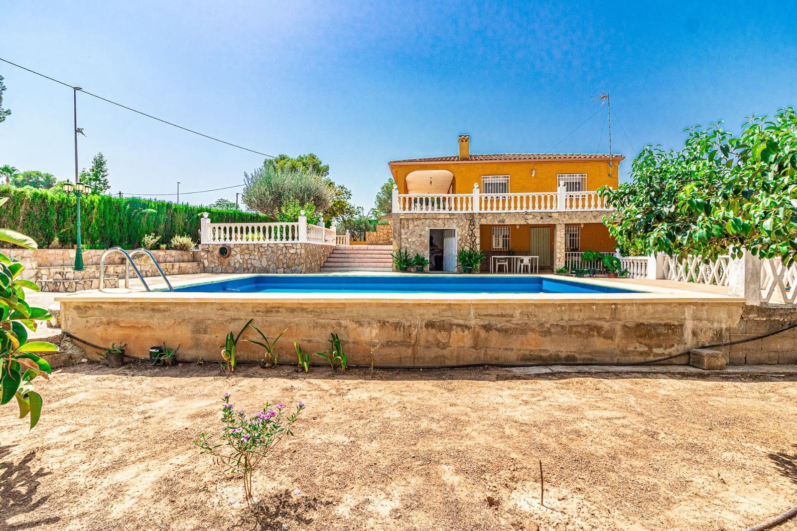 4 soveværelse Villa til salg i Alberic med swimmingpool - € 270.000 (Ref: 9360159)