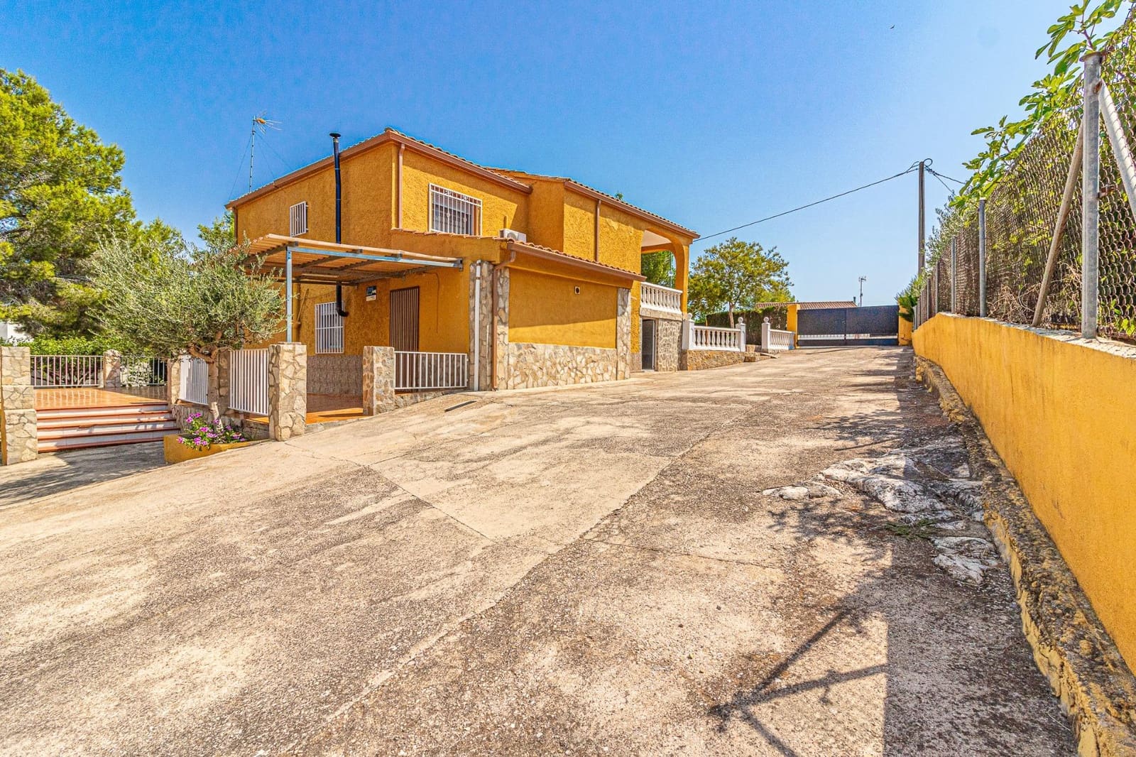 4 soveværelse Villa til salg i Alberic med swimmingpool - € 270.000 (Ref: 9360159)