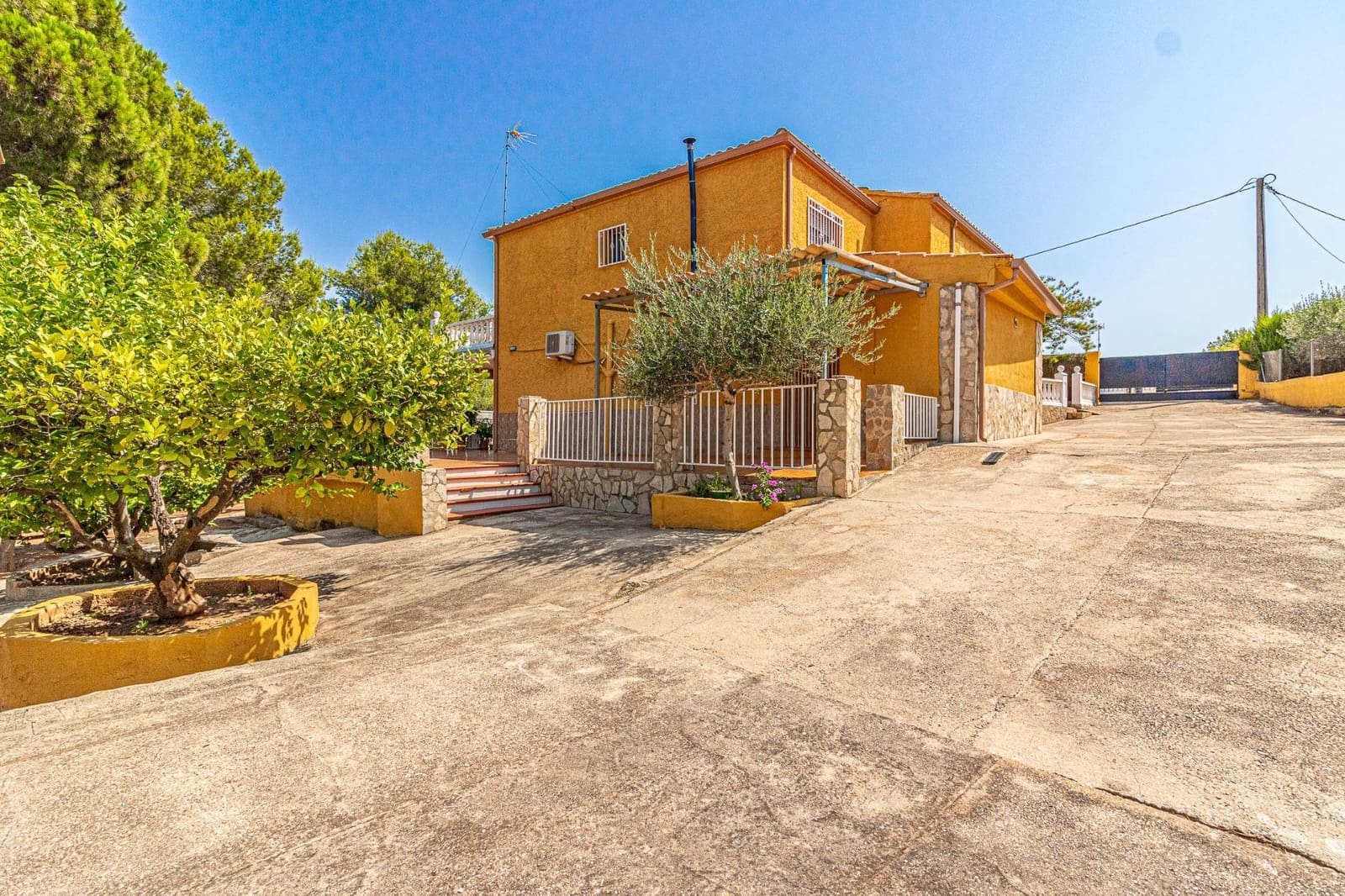 4 soveværelse Villa til salg i Alberic med swimmingpool - € 270.000 (Ref: 9360159)