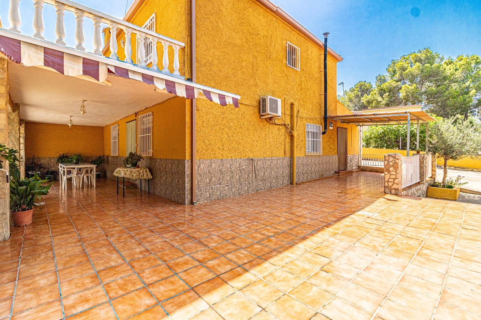 4 soveværelse Villa til salg i Alberic med swimmingpool - € 270.000 (Ref: 9360159)