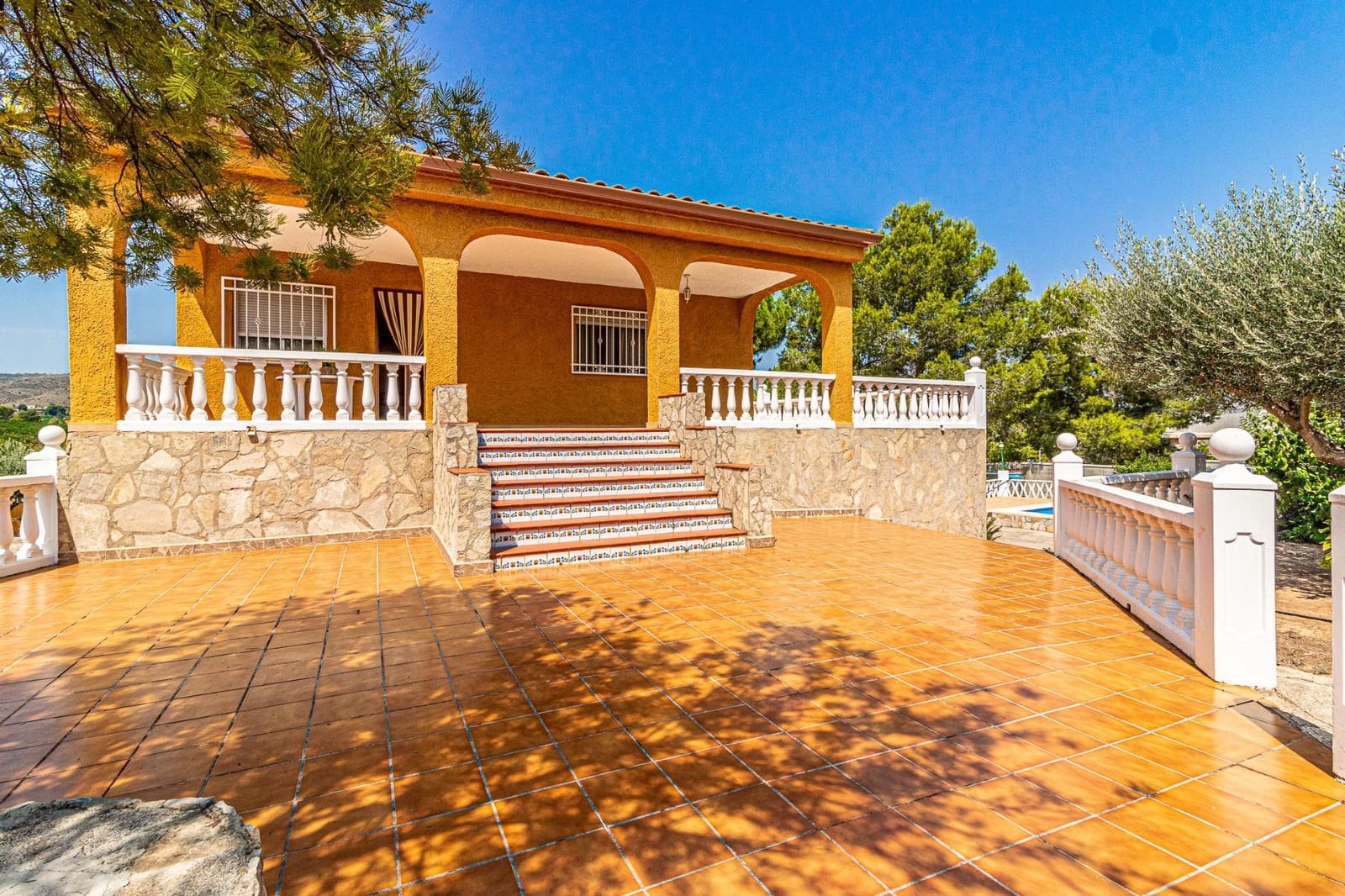 4 soveværelse Villa til salg i Alberic med swimmingpool - € 270.000 (Ref: 9360159)