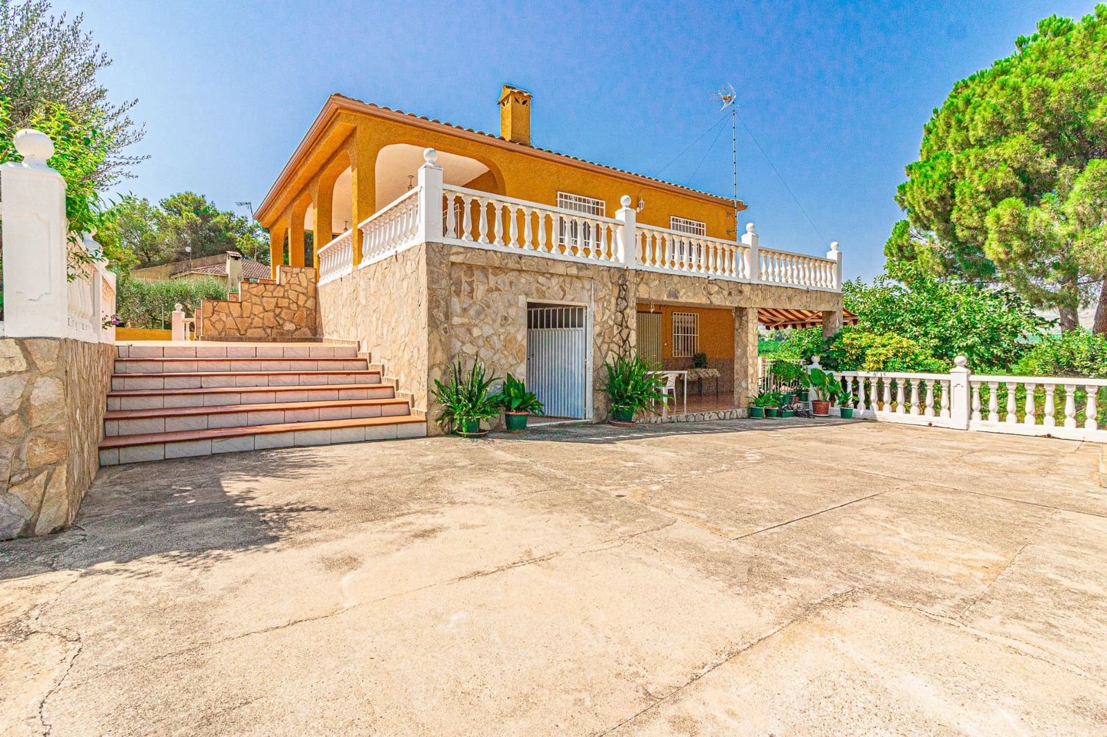 4 soveværelse Villa til salg i Alberic med swimmingpool - € 270.000 (Ref: 9360159)