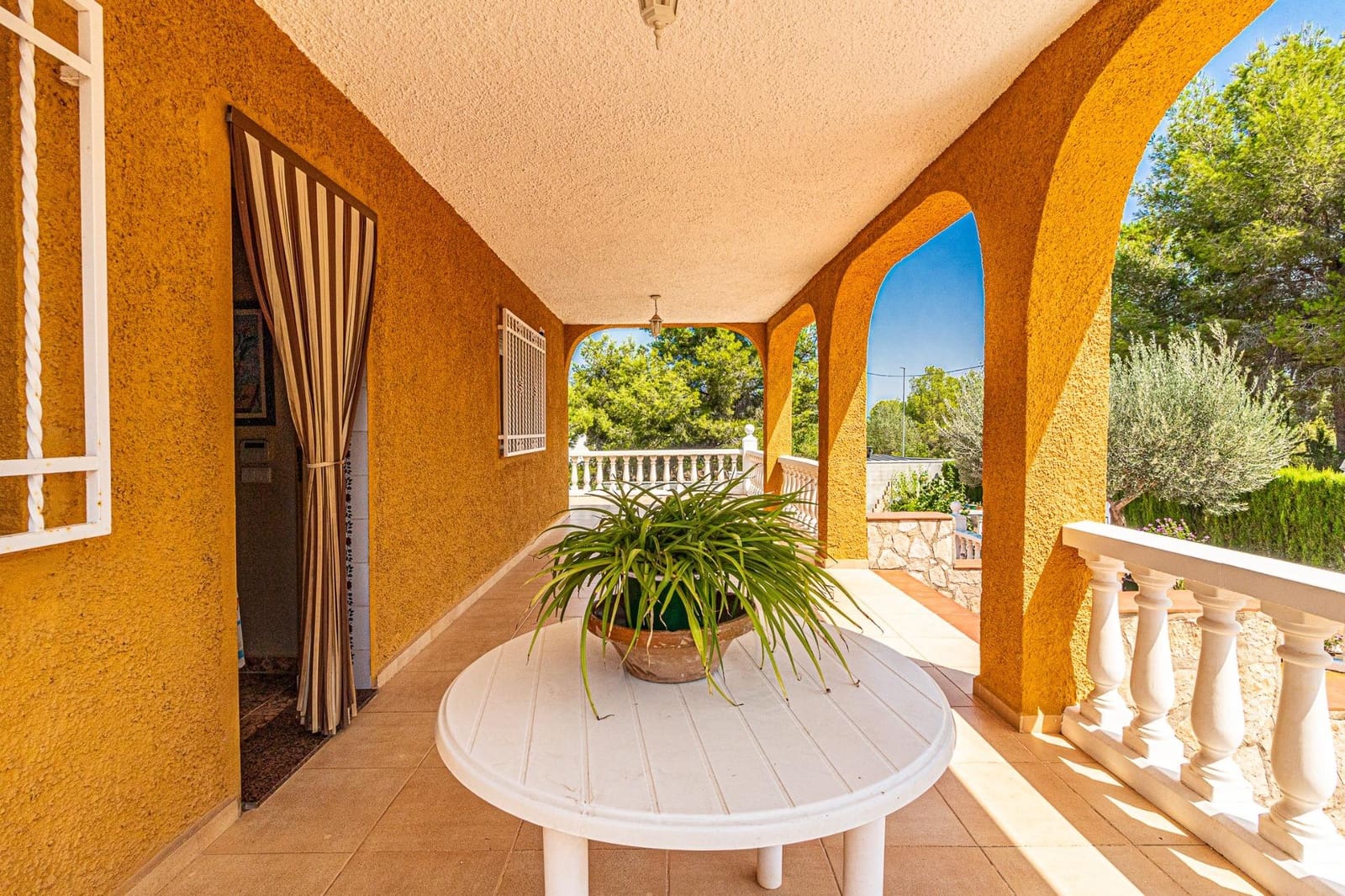 4 soveværelse Villa til salg i Alberic med swimmingpool - € 270.000 (Ref: 9360159)