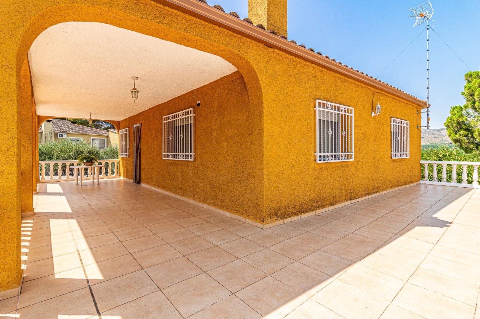 4 soveværelse Villa til salg i Alberic med swimmingpool - € 270.000 (Ref: 9360159)