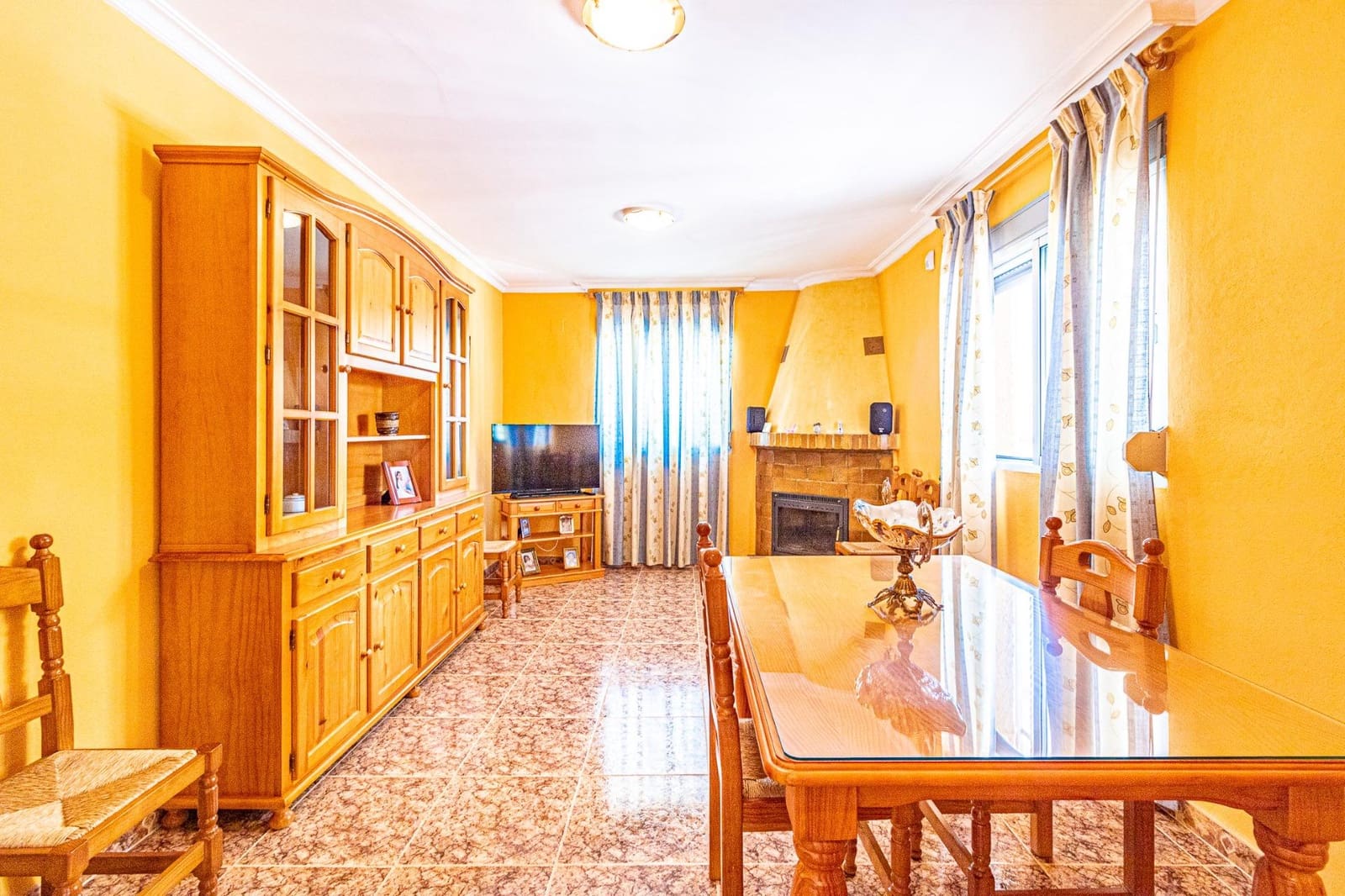 4 soveværelse Villa til salg i Alberic med swimmingpool - € 270.000 (Ref: 9360159)