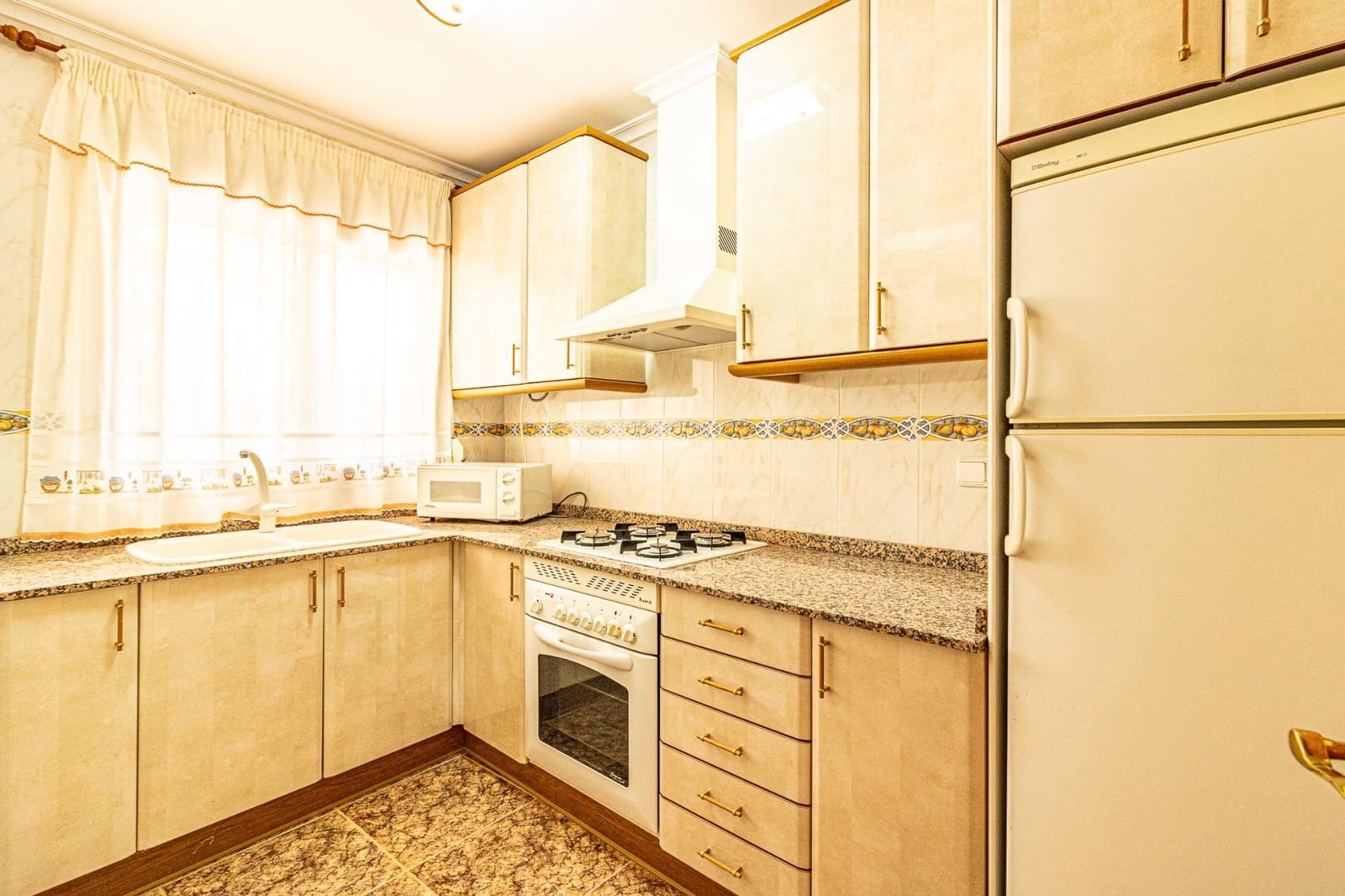 4 soveværelse Villa til salg i Alberic med swimmingpool - € 270.000 (Ref: 9360159)