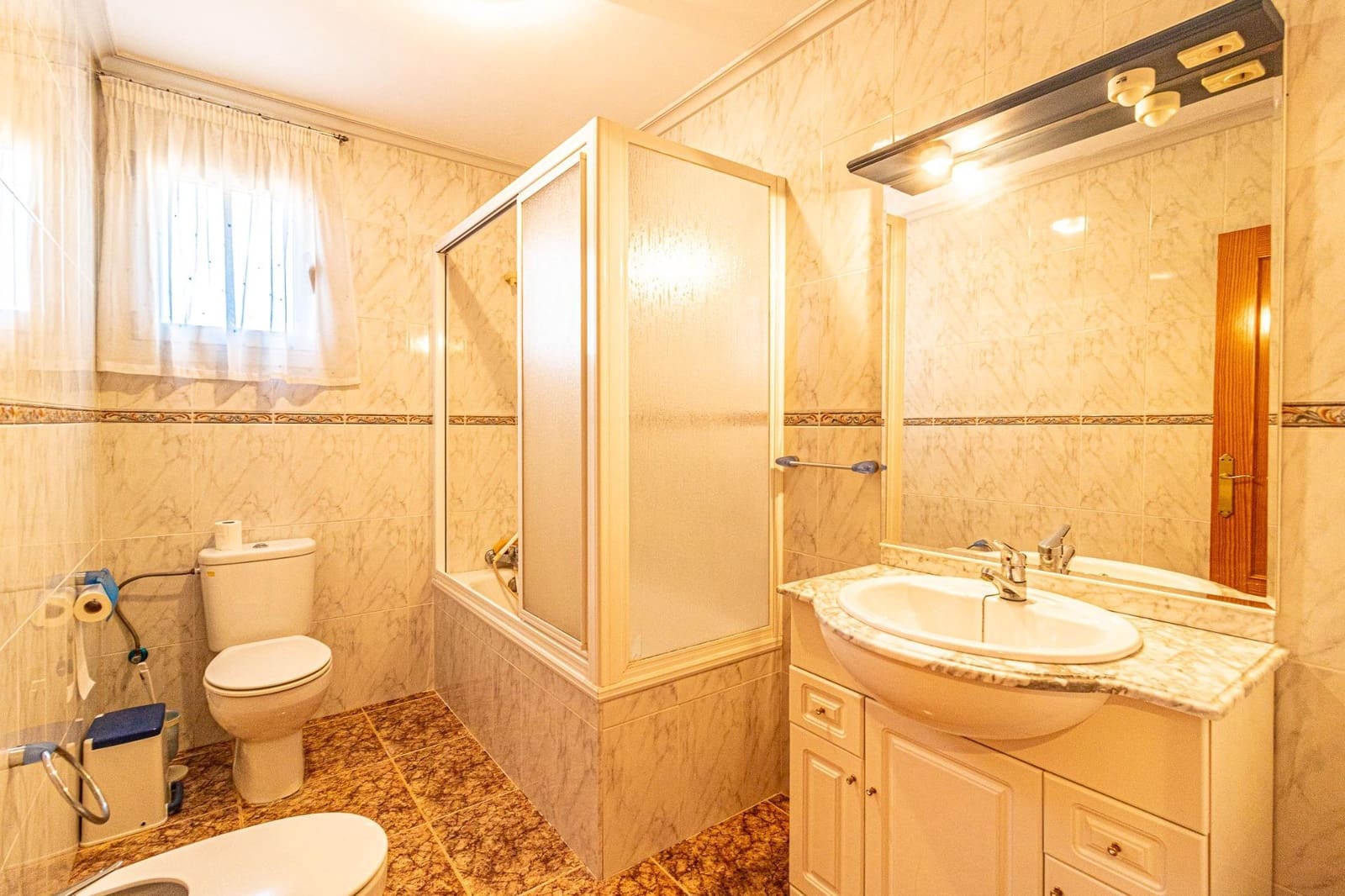 4 soveværelse Villa til salg i Alberic med swimmingpool - € 270.000 (Ref: 9360159)