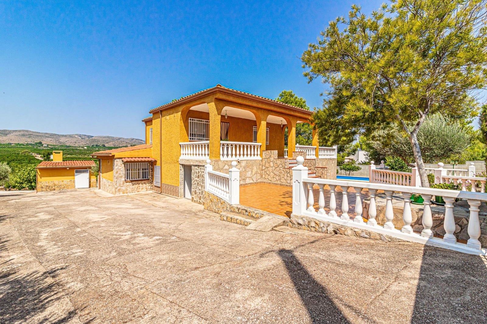 4 soveværelse Villa til salg i Alberic med swimmingpool - € 270.000 (Ref: 9360159)