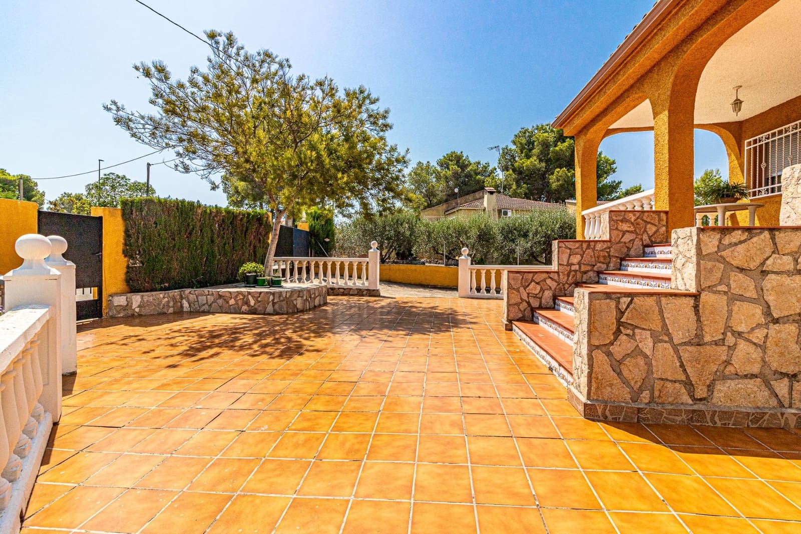 4 soveværelse Villa til salg i Alberic med swimmingpool - € 270.000 (Ref: 9360159)