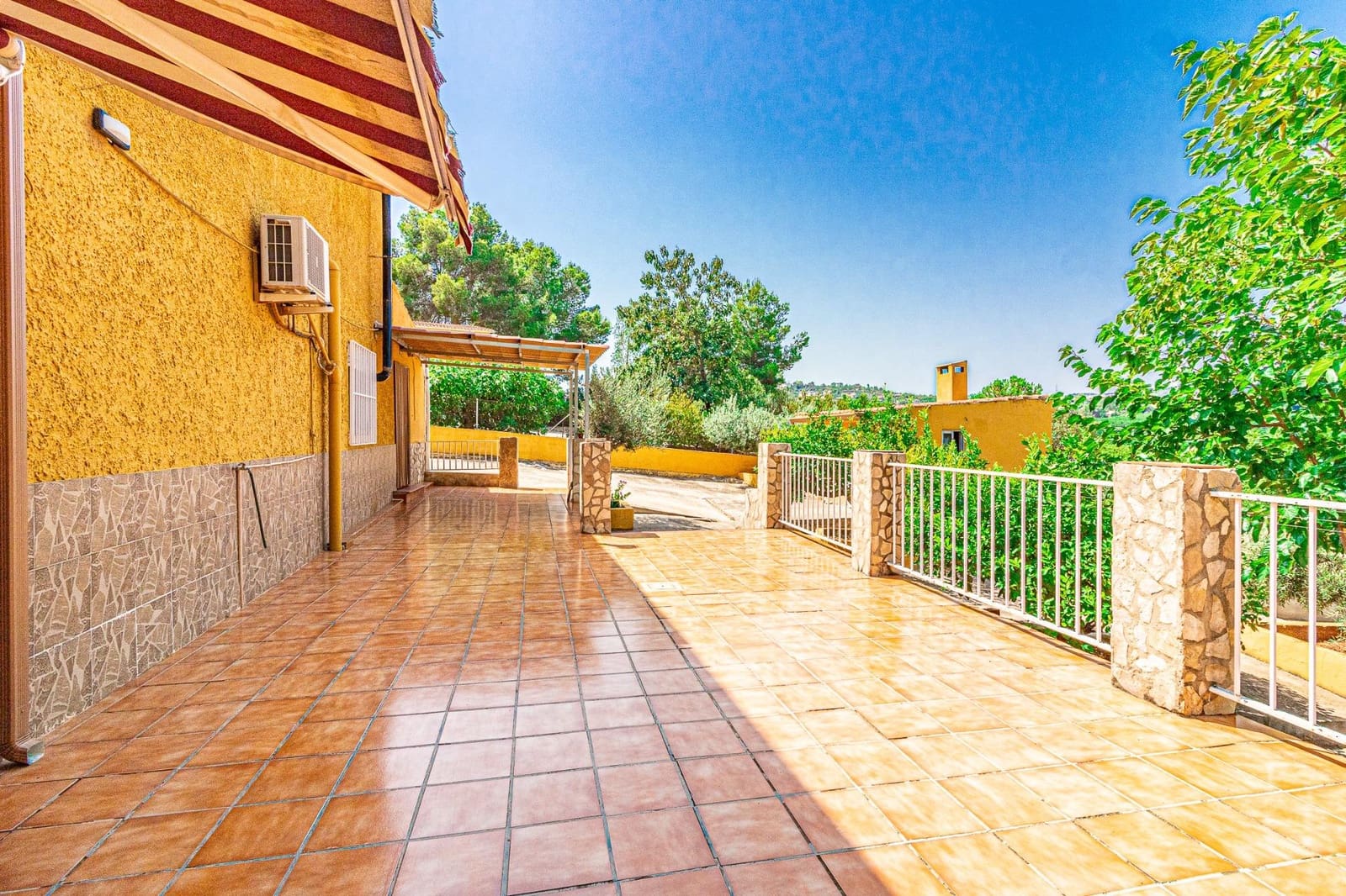 4 soveværelse Villa til salg i Alberic med swimmingpool - € 270.000 (Ref: 9360159)