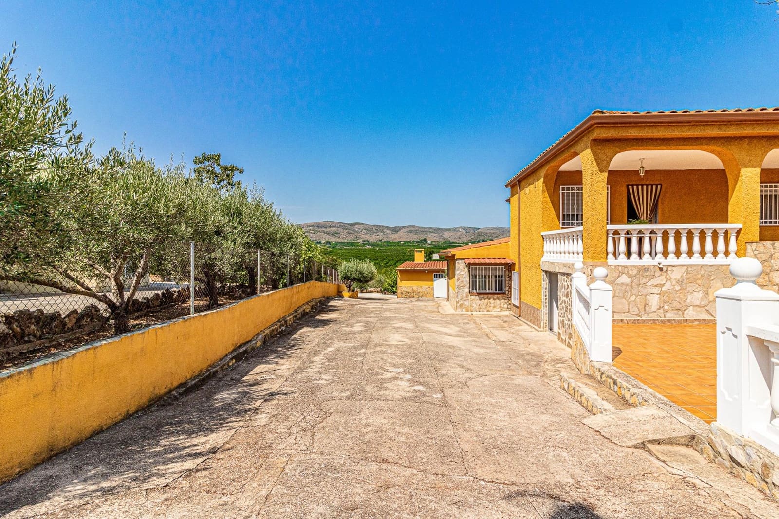 4 soveværelse Villa til salg i Alberic med swimmingpool - € 270.000 (Ref: 9360159)