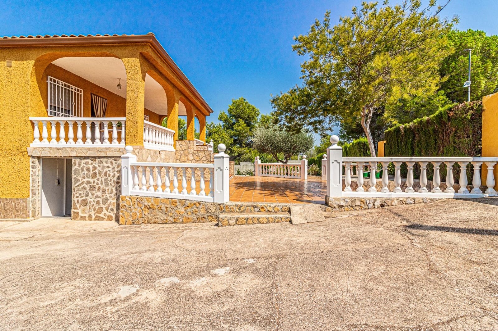 4 soveværelse Villa til salg i Alberic med swimmingpool - € 270.000 (Ref: 9360159)