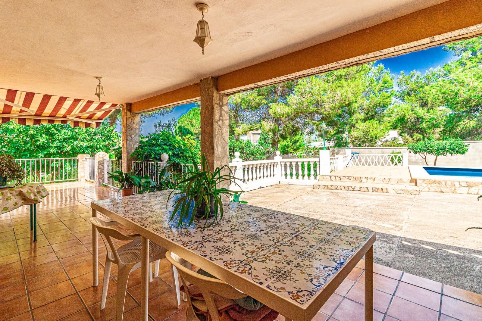 4 soveværelse Villa til salg i Alberic med swimmingpool - € 270.000 (Ref: 9360159)