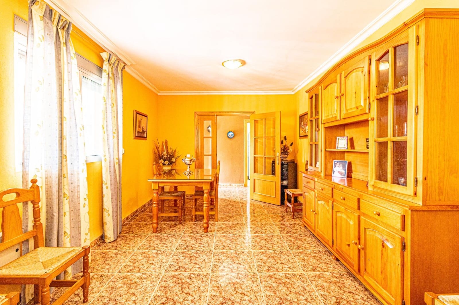 4 soveværelse Villa til salg i Alberic med swimmingpool - € 270.000 (Ref: 9360159)