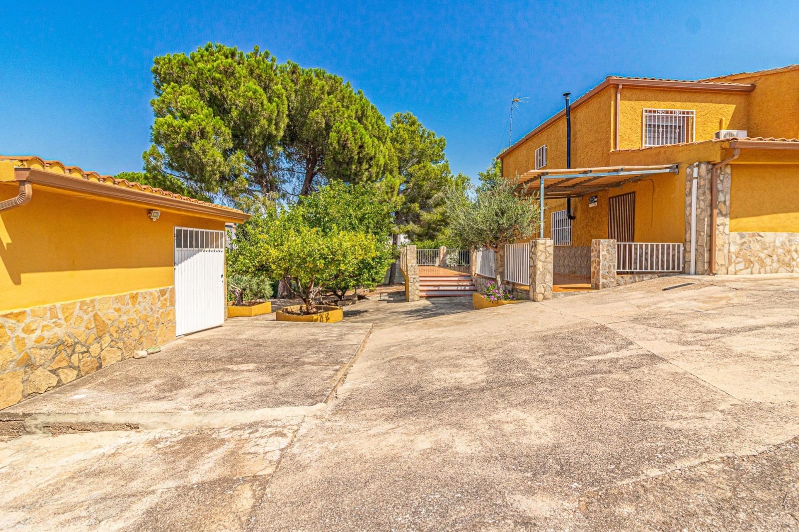 4 soveværelse Villa til salg i Alberic med swimmingpool - € 270.000 (Ref: 9360159)