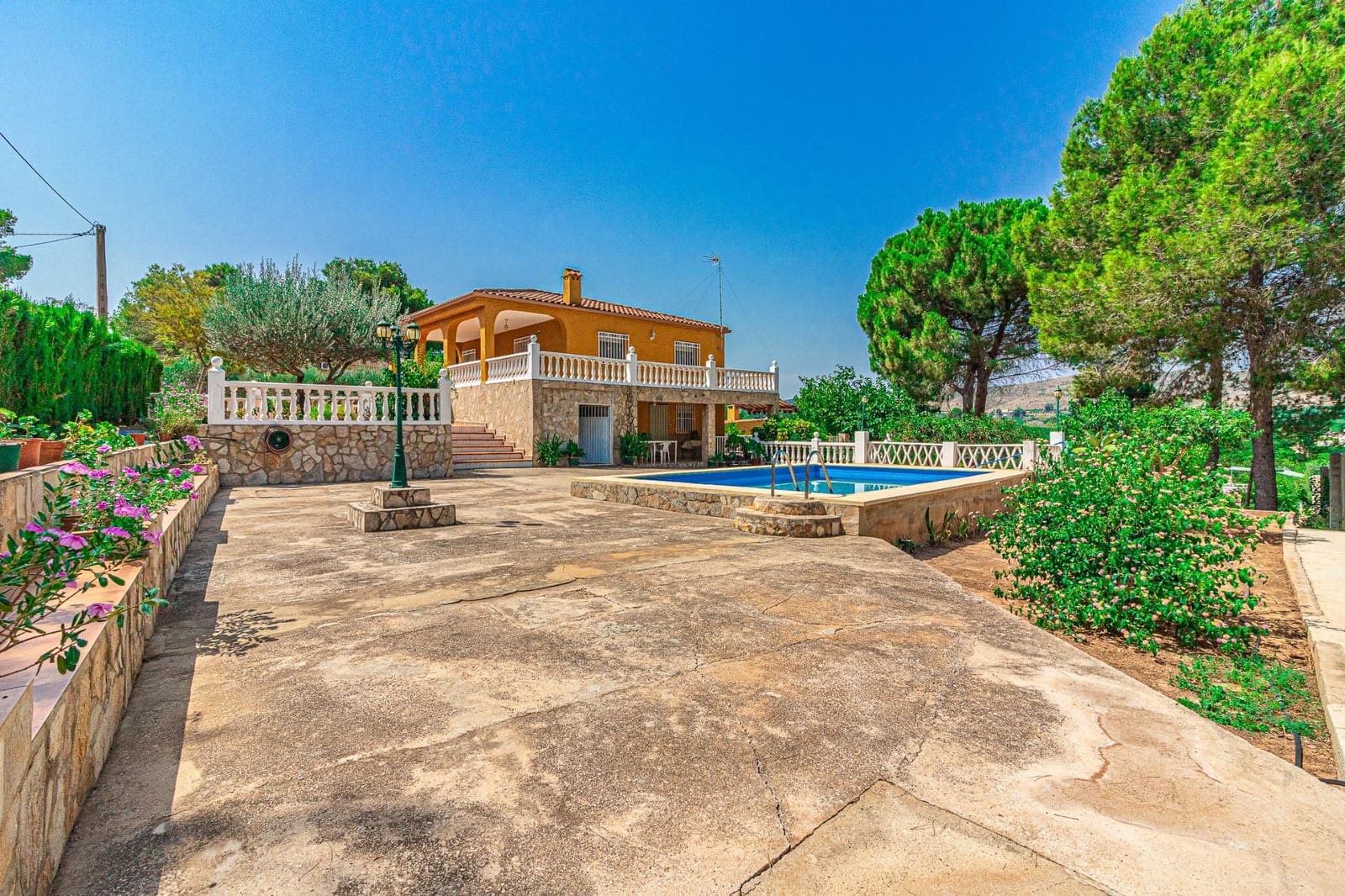 4 soveværelse Villa til salg i Alberic med swimmingpool - € 270.000 (Ref: 9360159)