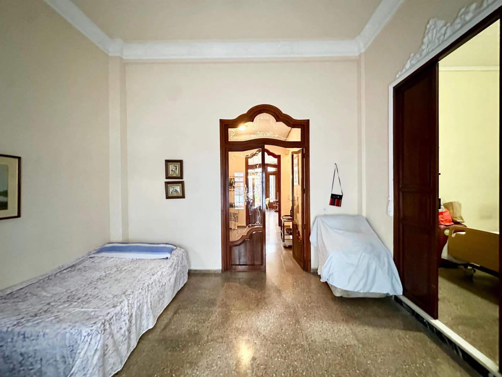 6 bedroom Townhouse for sale in Carlet - € 180,000 (Ref: 9360168)