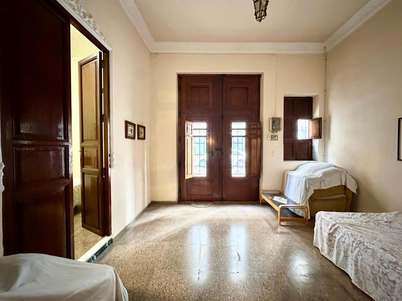 6 bedroom Townhouse for sale in Carlet - € 180,000 (Ref: 9360168)