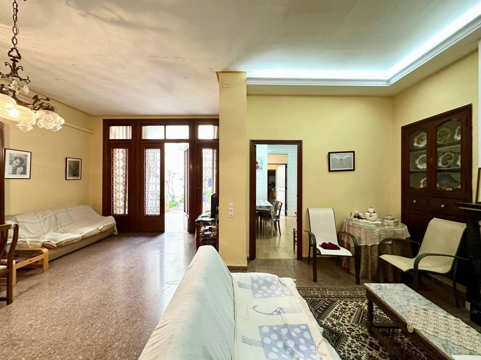 6 bedroom Townhouse for sale in Carlet - € 180,000 (Ref: 9360168)