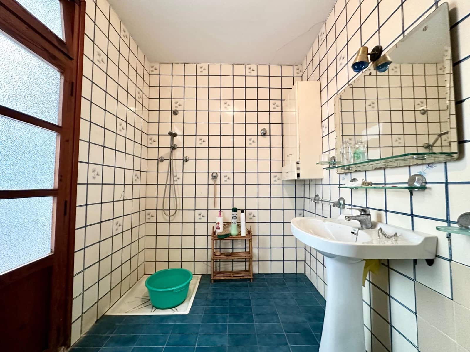 6 bedroom Townhouse for sale in Carlet - € 180,000 (Ref: 9360168)