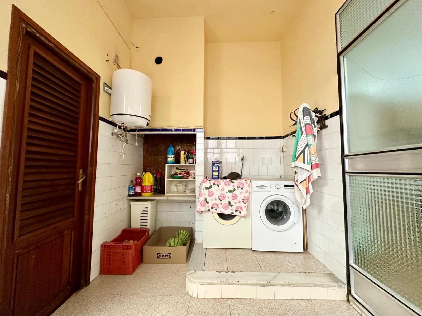 6 bedroom Townhouse for sale in Carlet - € 180,000 (Ref: 9360168)