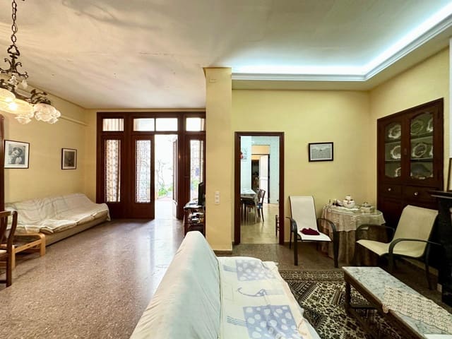 6 bedroom Townhouse for sale in Carlet - € 180,000 (Ref: 9360168)