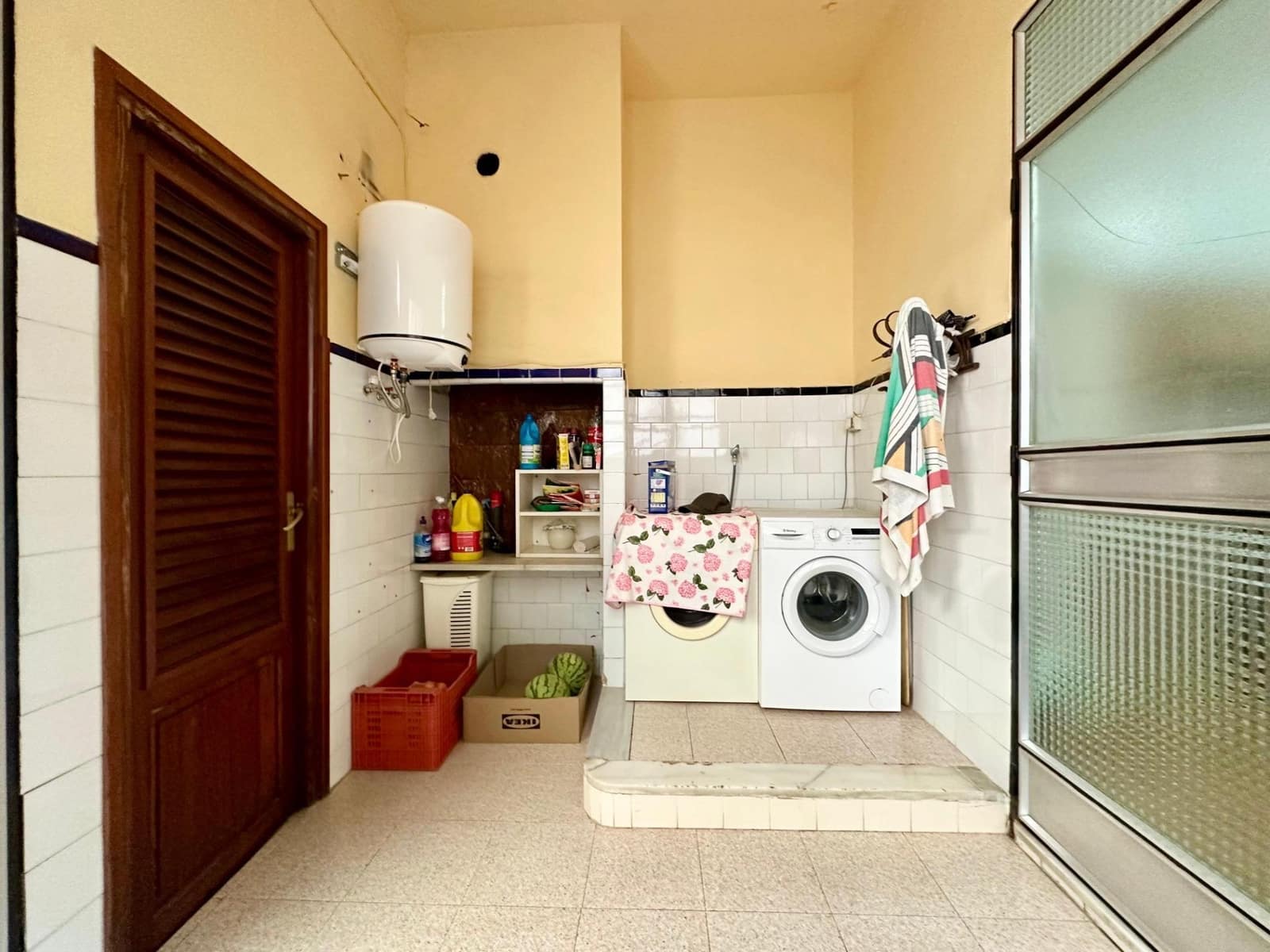 6 bedroom Townhouse for sale in Carlet - € 180,000 (Ref: 9360168)