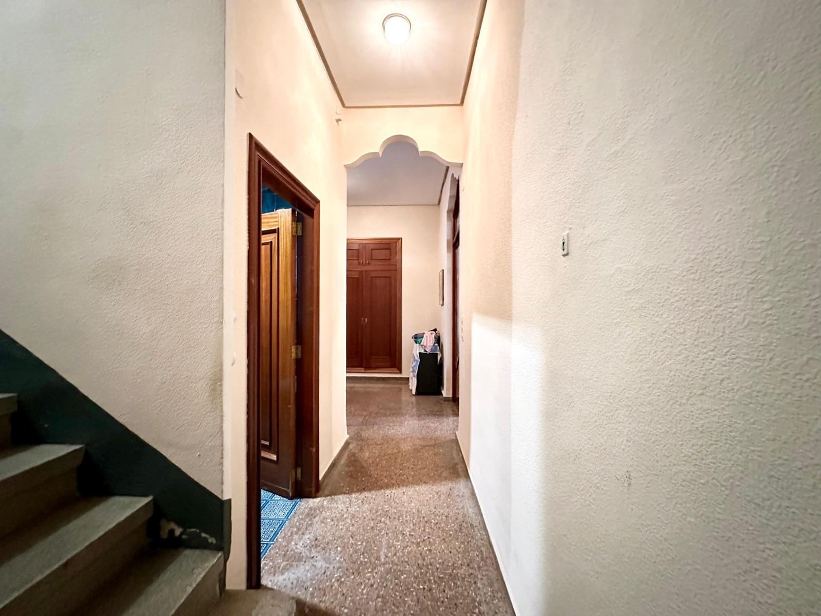 6 bedroom Townhouse for sale in Carlet - € 180,000 (Ref: 9360168)