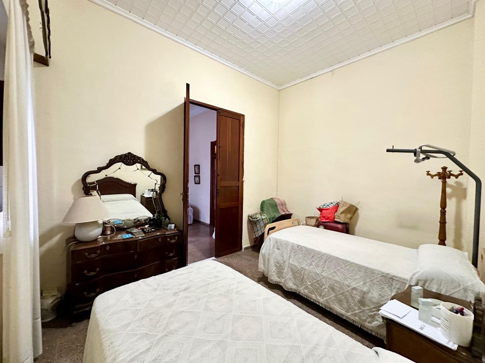 6 bedroom Townhouse for sale in Carlet - € 180,000 (Ref: 9360168)