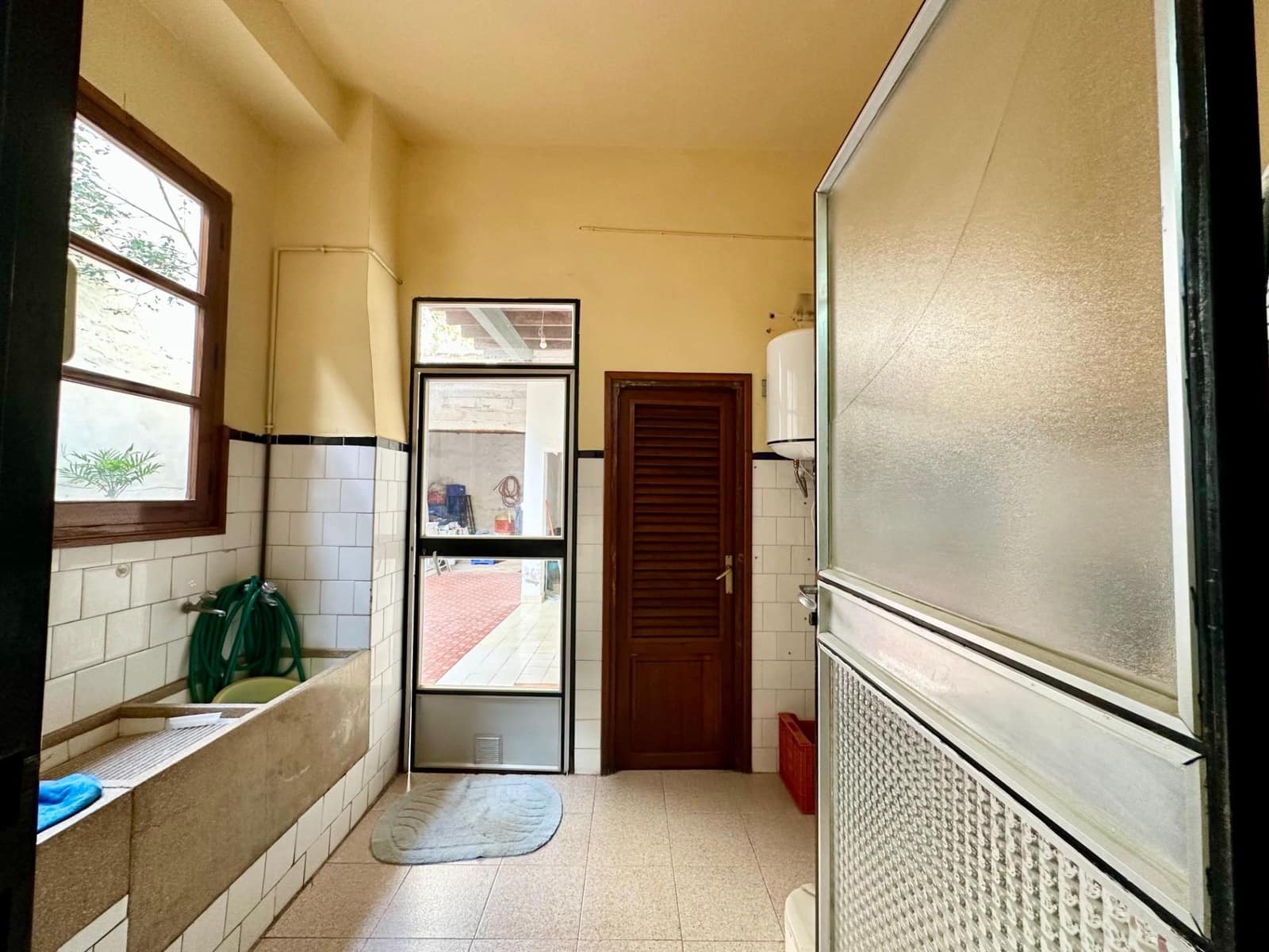 6 bedroom Townhouse for sale in Carlet - € 180,000 (Ref: 9360168)