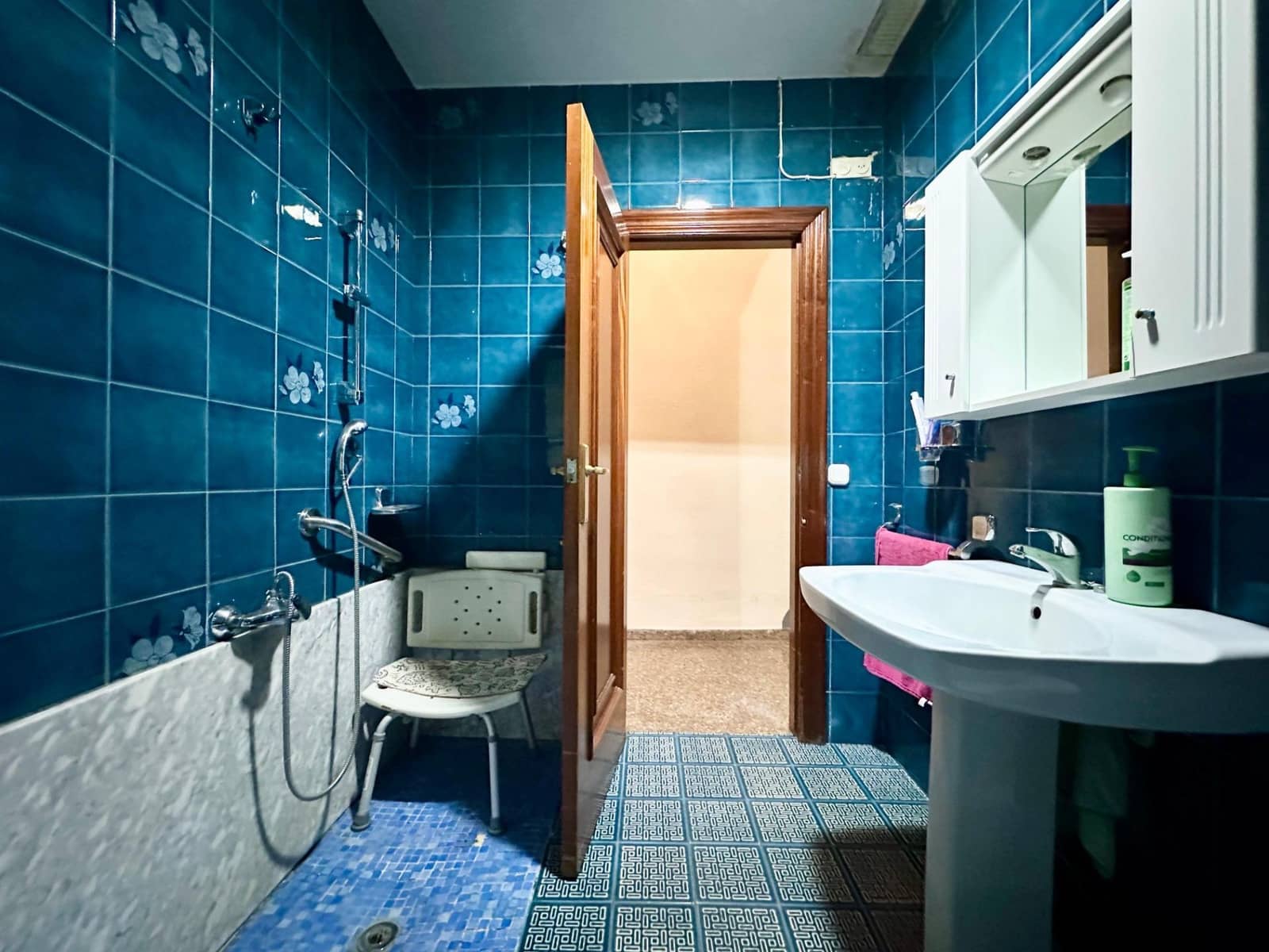 6 bedroom Townhouse for sale in Carlet - € 180,000 (Ref: 9360168)