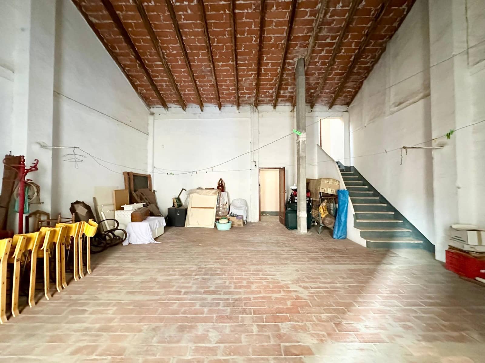 6 bedroom Townhouse for sale in Carlet - € 180,000 (Ref: 9360168)