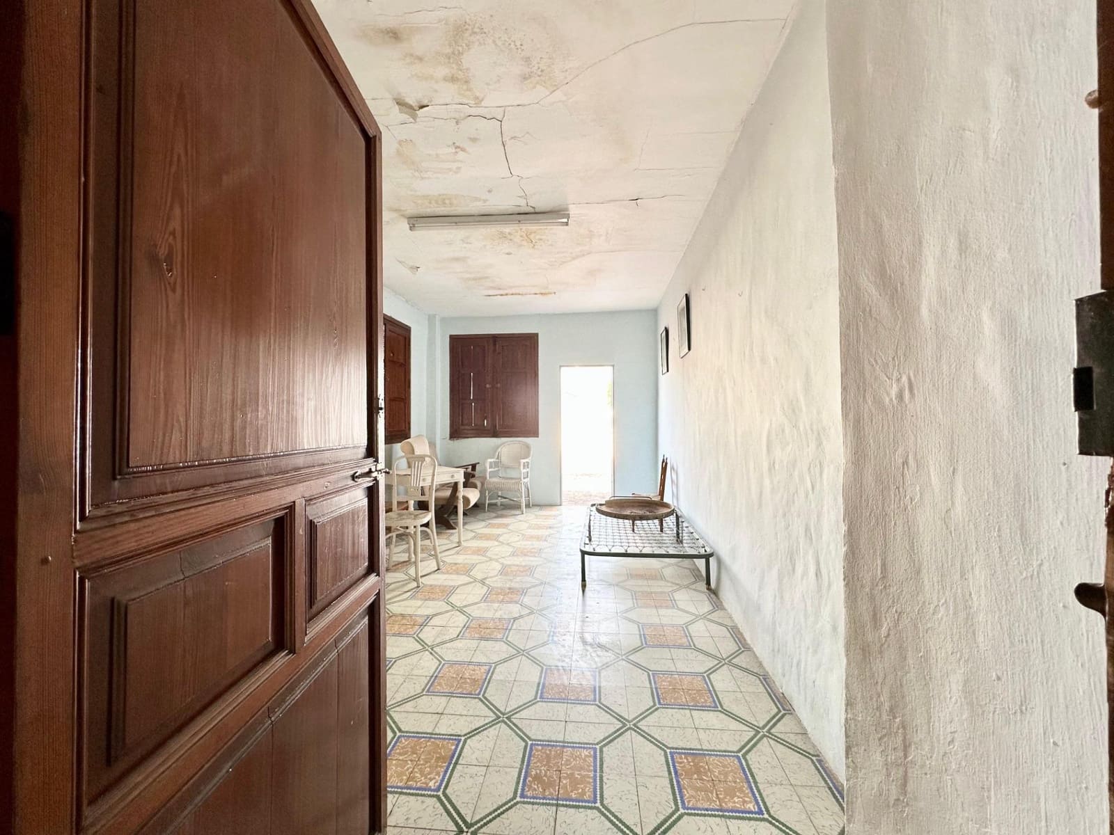 6 bedroom Townhouse for sale in Carlet - € 180,000 (Ref: 9360168)