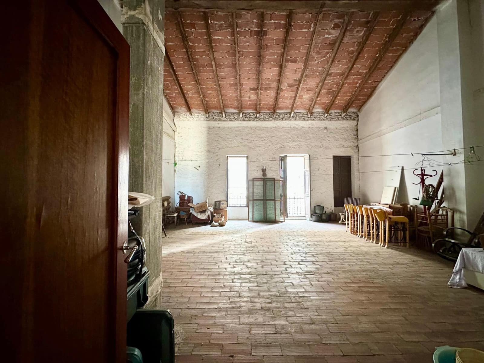 6 bedroom Townhouse for sale in Carlet - € 180,000 (Ref: 9360168)