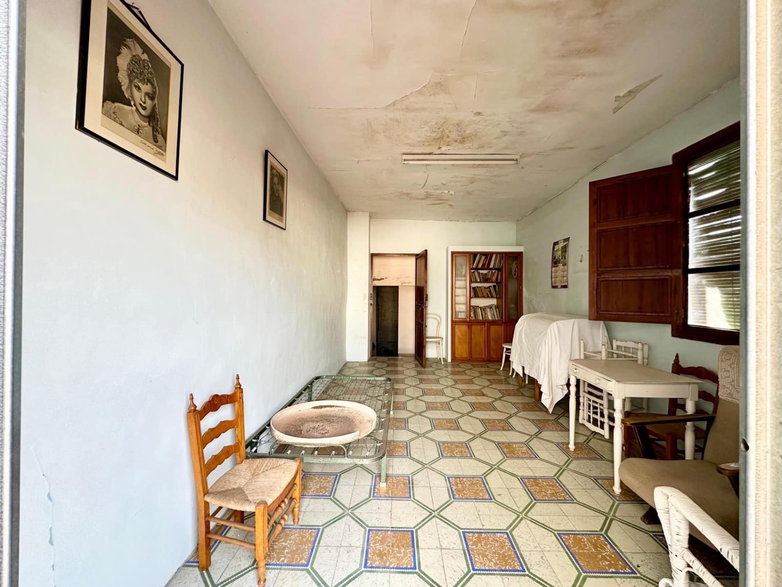 6 bedroom Townhouse for sale in Carlet - € 180,000 (Ref: 9360168)