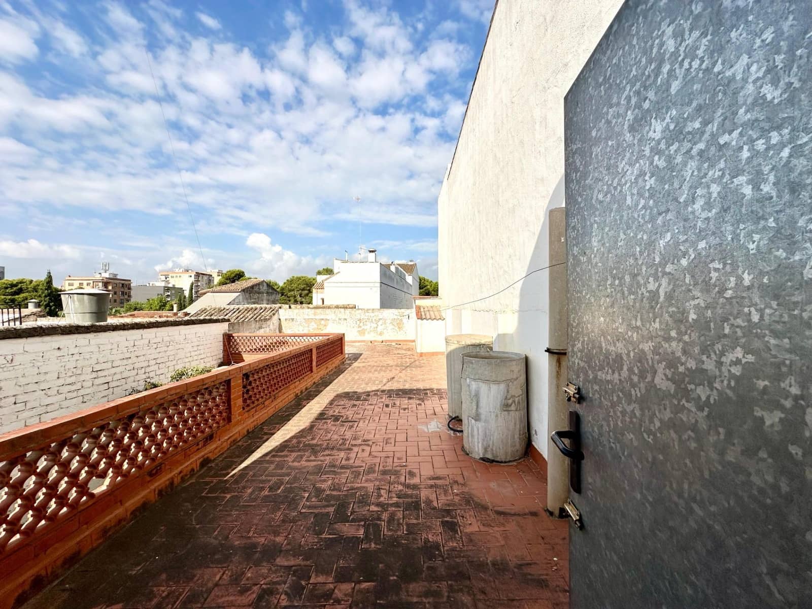 6 bedroom Townhouse for sale in Carlet - € 180,000 (Ref: 9360168)