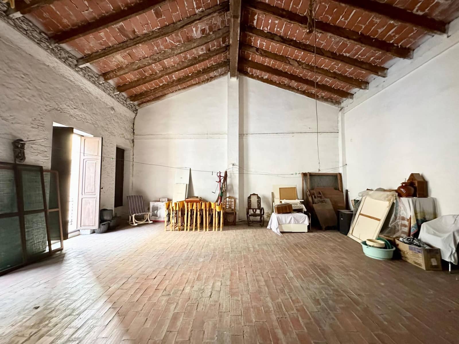 6 bedroom Townhouse for sale in Carlet - € 180,000 (Ref: 9360168)