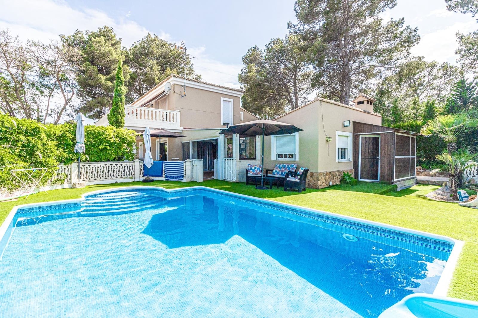 4 makuuhuone Huvila myytävänä paikassa Alberic mukana uima-altaan 
autotalli - 360 000 € (Ref: 9360170)