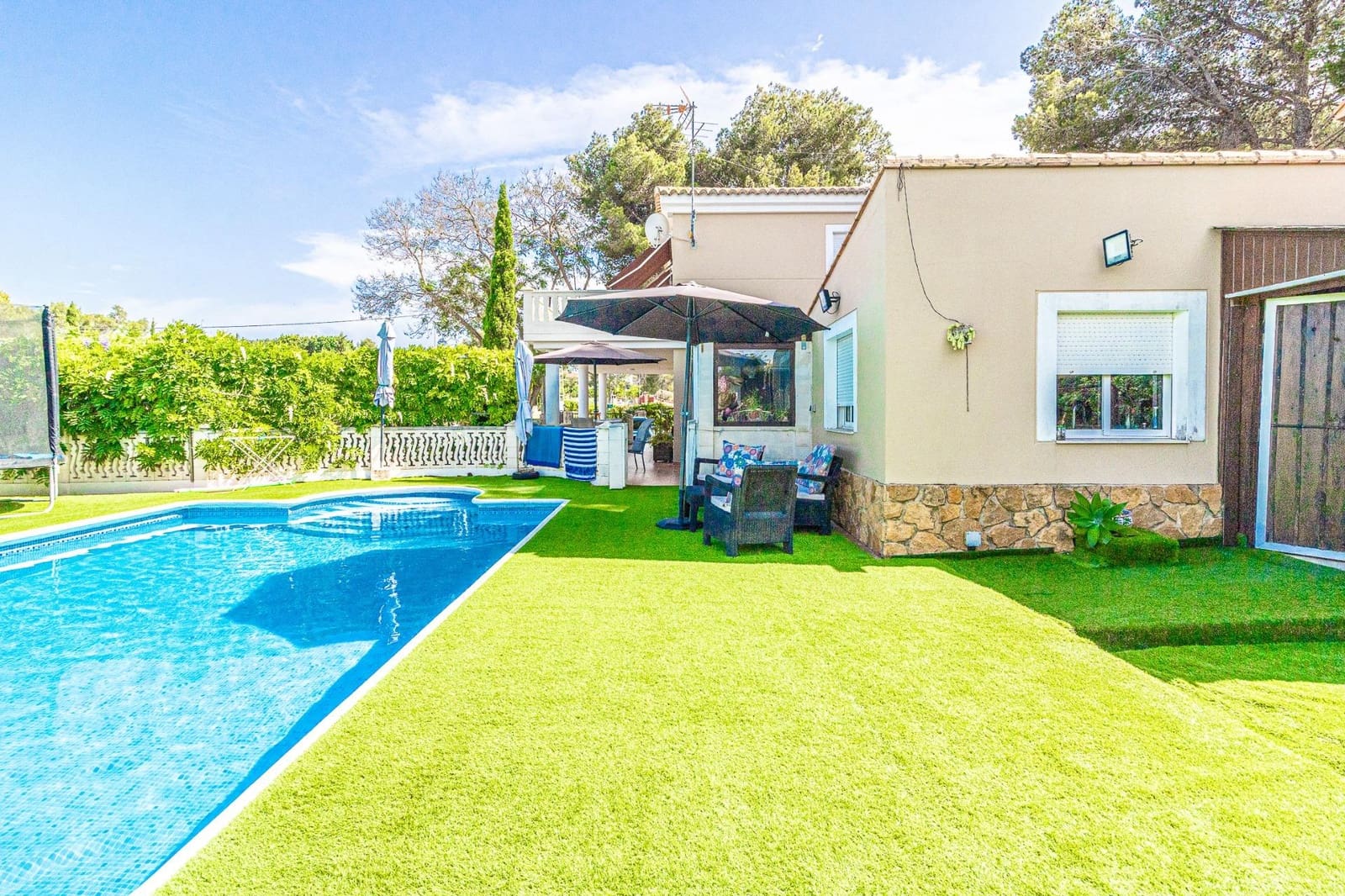 4 makuuhuone Huvila myytävänä paikassa Alberic mukana uima-altaan 
autotalli - 360 000 € (Ref: 9360170)