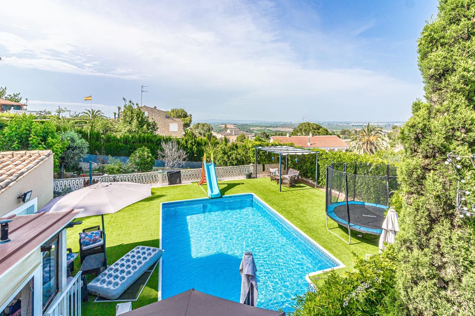 4 makuuhuone Huvila myytävänä paikassa Alberic mukana uima-altaan 
autotalli - 360 000 € (Ref: 9360170)