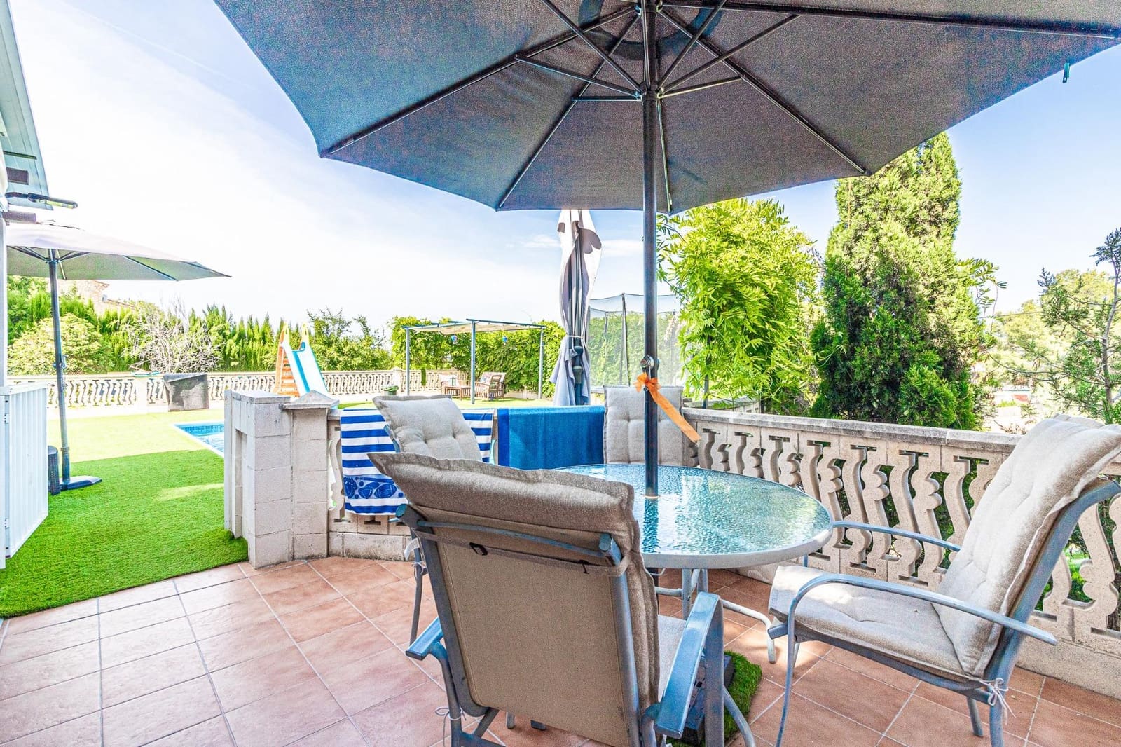 4 makuuhuone Huvila myytävänä paikassa Alberic mukana uima-altaan 
autotalli - 360 000 € (Ref: 9360170)