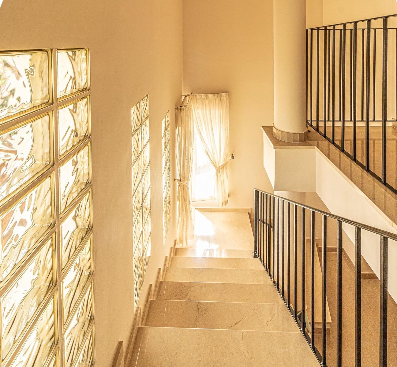 4 makuuhuone Huvila myytävänä paikassa Alberic mukana uima-altaan 
autotalli - 360 000 € (Ref: 9360170)