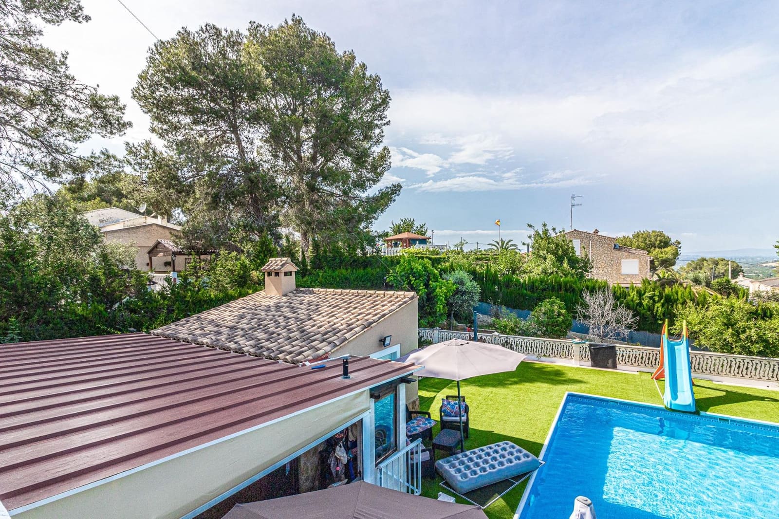 4 makuuhuone Huvila myytävänä paikassa Alberic mukana uima-altaan 
autotalli - 360 000 € (Ref: 9360170)