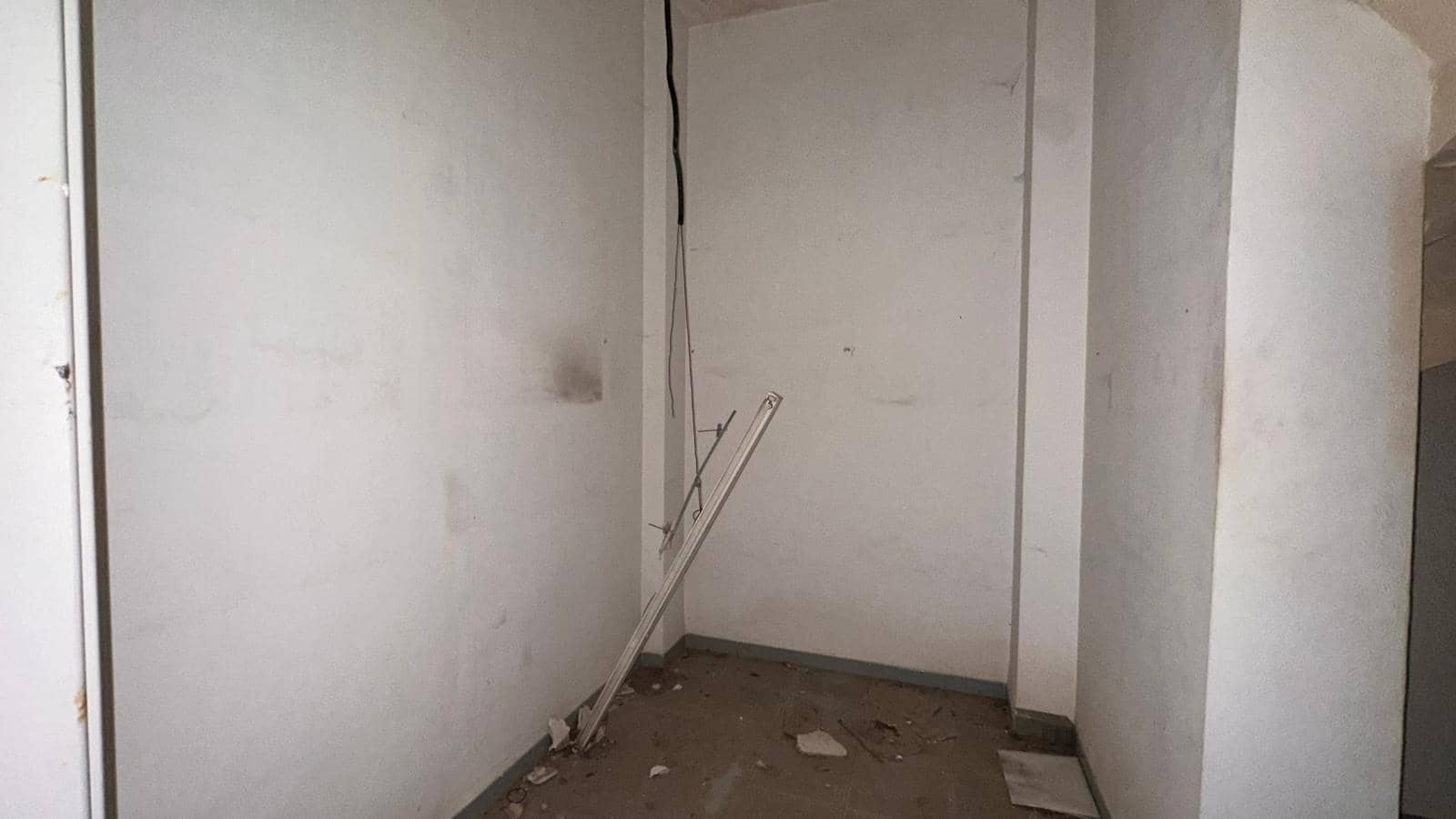 4 slaapkamer Huis te koop in Carlet met garage - € 200.000 (Ref: 9360174)