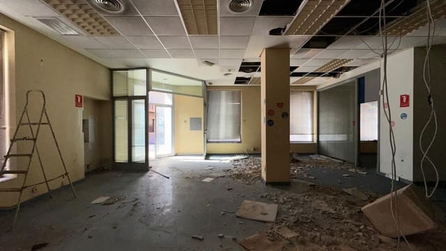 4 bedroom Townhouse for sale in Carlet with garage - € 200,000 (Ref: 9360174)