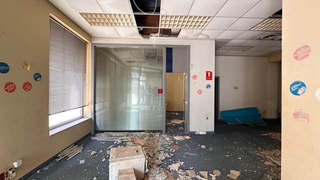 4 bedroom Townhouse for sale in Carlet with garage - € 200,000 (Ref: 9360174)