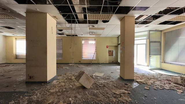 4 bedroom Townhouse for sale in Carlet with garage - € 200,000 (Ref: 9360174)