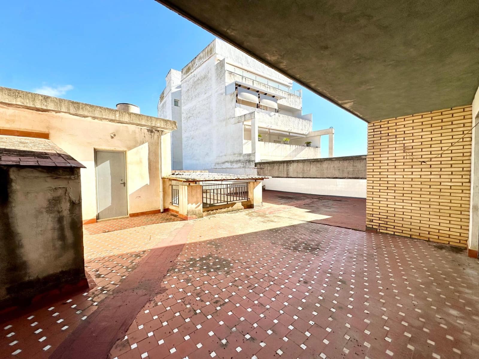 5 slaapkamer Flat te koop in Carlet - € 175.000 (Ref: 9379245)